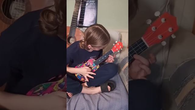 укулеле. Мелодия, которую играла Вэнсдэй на виолончеле. Wednesday смотреть онлайн