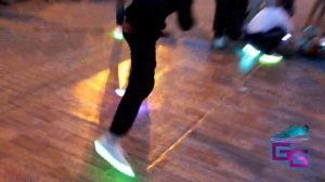 Уличные танцы в светящихся кроссовках! / Ledsneakers street dance!