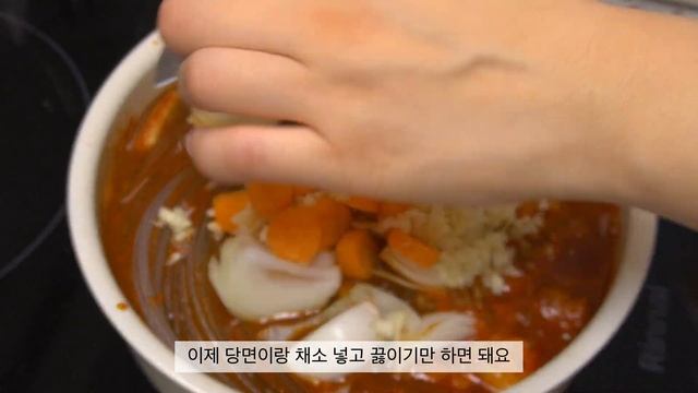 [SUB][자취VLOG]??식빵팝콘 만들어 먹고 강아지랑 등산가는 자취일상, 팔아도 되는 프렌치 토스트, 닭볶음탕, 야끼 오니기리, 구운 주먹밥, 콩나물 라면