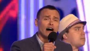 я рисую на феррари арматурой слово твари