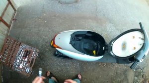 Замена свечи на скутере Honda Tact AF 51