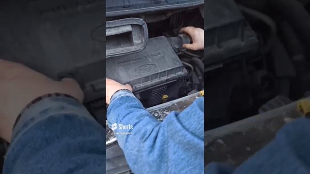 Замена воздушного фильтр Форд Транзит