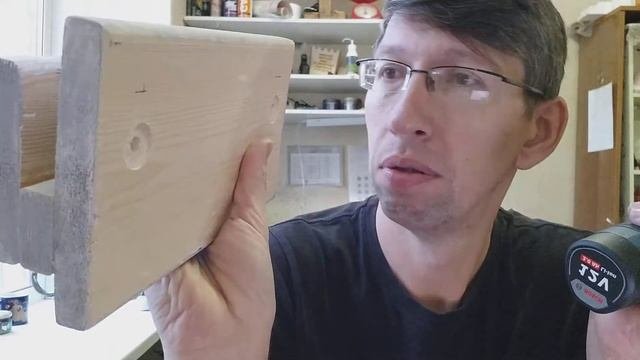 Как повесить на стену ключницу, доску, чтобы не саморезом насквозь.