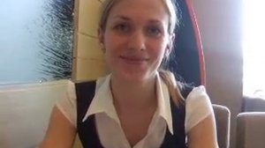 Красивая девушка строит свою жизнь.mp4