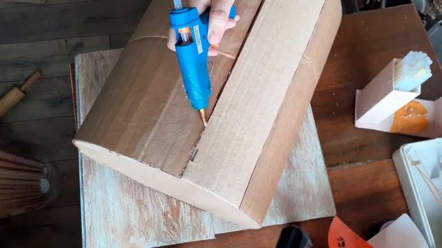 Большие интерьерные коробки из картона. Декор соломкой.