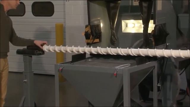 очистка шнеков экструдера в абразивоструйной камере Maxi-Blast
