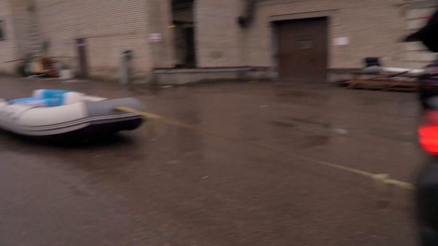 Усиление лодки пленкой, тащим 7км по асфальту, жесть смотреть до конца! смотреть онлайн