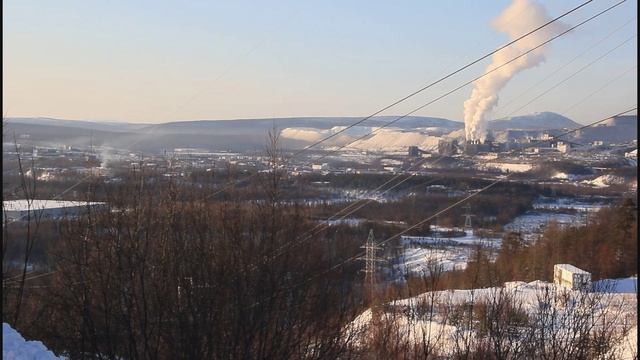 Вид на обогатительную фабрику и старый город Нерюнгри. Якутия-Саха