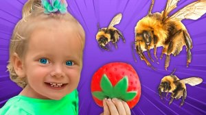 Лево и Право || Игра - что в Коробке | Майя и Маша | Детские песни