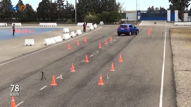 Honda HR-V 2019 - Maniobra de esquiva (moose test) y eslalon | km77.com смотреть онлайн