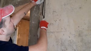 Как закрепить кабель в штробе