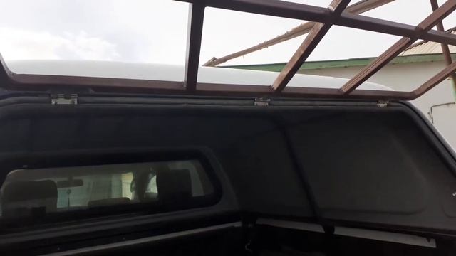 Ремонт, замена заднего стекла на автомобиле Toyota HILUX. смотреть онлайн