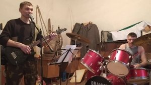Анатолий Ефимов, песня под гитару: "Стучит дождик".