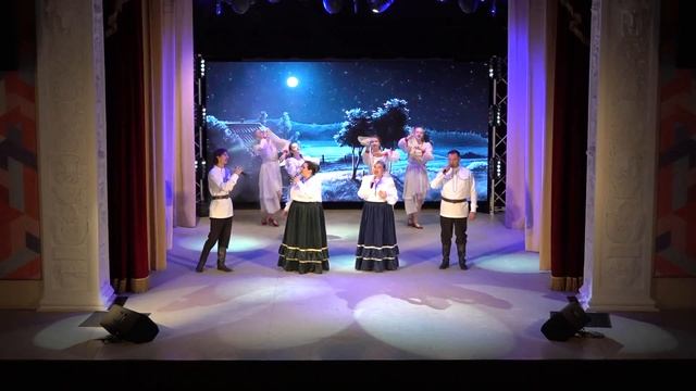 Лазурица - Луна повисла над околицей