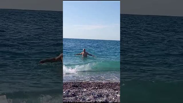 Чёрное море, Абхазия Октябрь 2023 Купаюсь в море, Прохладное море, но терпимо. Рай на Земле Гагры