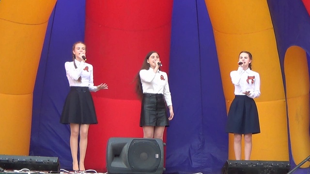 Катюша - (Расцветали яблони и груши ... .) смотреть онлайн