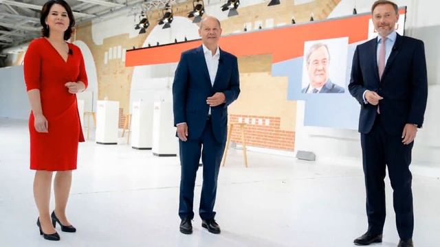 В Германии растет недовольство! Звучат призывы к отставке Олафа Шольца! смотреть онлайн