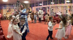 Танец «Сахарных зайчиков и шоколадных мишек» ( А.Евтодьева). Группа №12 "Цветики-семицветики"