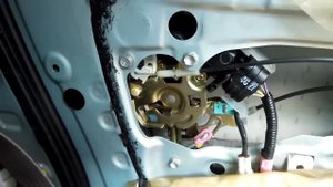 Дверь Toyota Raum