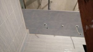 Сборка потолка из пластиковых панелей в ванной  Часть 1