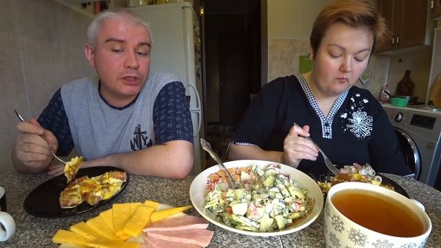 Мы КОПИРУЕМ других блогеров? Шиндр Мындр нам конкуренты?! МУКБАНГ вкусный завтрак