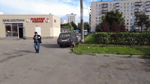 Блошиная торговля и памятник Цою на пр. Ветеранов Санкт-Петербург