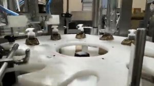 Линия розлива косметики. Укупорочная машина Hermes 1M для дозаторов