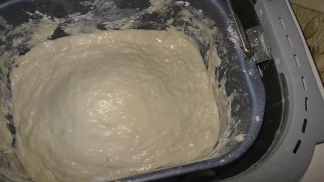 печем пиццу. Замешиваем тесто в хлебопечке. Philipp makes pizza. смотреть онлайн