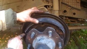 Переднее колесо Мазда Титан | Замена Колодок  и цилиндров