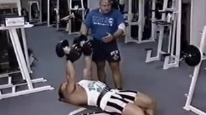 Бодибилдинг. Жим гантелей от груди. Правильное выполнение. Dumbbell bench press