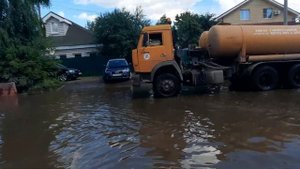 Ну очень большая лужа!  ул. Ухтомского..