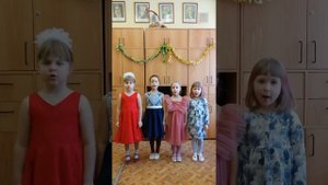 Новогодняя песня. На лошадке белой скачет королева...