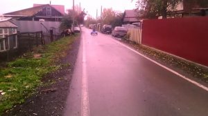 Самодельный карт с мотором из бензопилы.