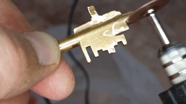 [ 84 ] Что можно сделать из Ключа Как и Из Чего сделать Натяг? Для Вскрытия Замков Без Ключа