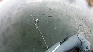 Рыбалка по первому льду на лодке ПВХ