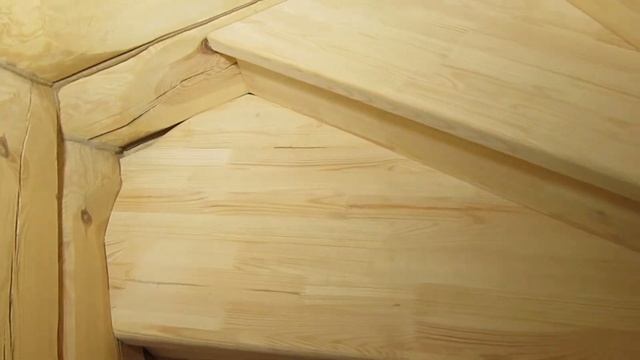 Междуэтажная лестница из дерева в срубе из бревна смотреть онлайн