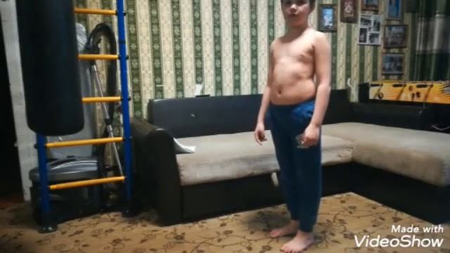 Занятие физкультурой дома