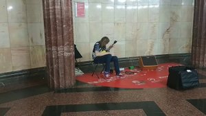 Уличный музыкант в Москве. Балалайка. Гениально! Geniuos street musician.