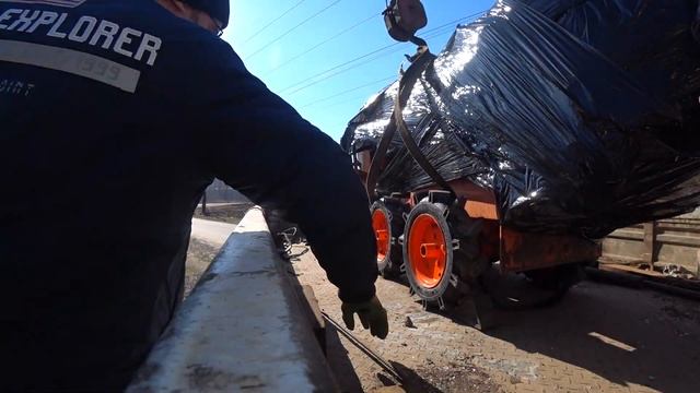 Доставка  японского траншеекопателя до ТК на манипуляторе Mazda Titan смотреть онлайн