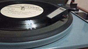 Проигрыватель пластинок "Россия-323" с колонкой. (Второй аппарат)