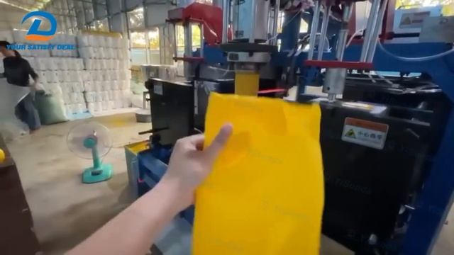 Наши выдувные машины были успешно отправлены нашим клиентам в Камбодже.