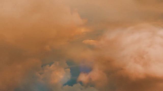 Пролет ракеты. Полет сквозь облака. Летящая ракета смотреть онлайн