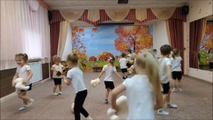 Танец-игра с игрушками-медвежатами. Для детей 2-3 лет
