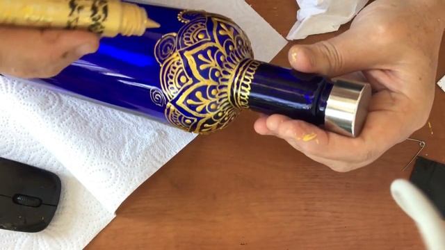444. Декор бутылки в стиле Мехенди.The decor of the bottle in the style of Mehendi. смотреть онлайн