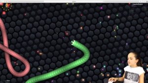 Станем настоящими червяками в slither.io играть?