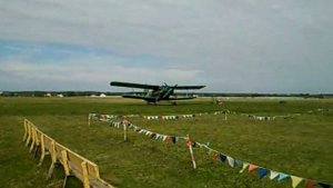 Аэродром "Волосово". 2 июня 2012г. Прогрев двигателя у АН-2