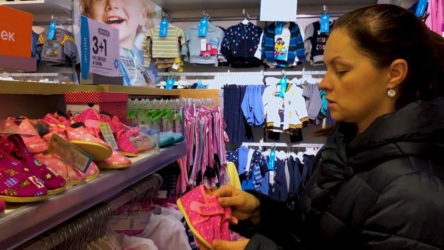 Покупаем ребенку новый комбинезон в магазине Кораблик в г.  Волоколамск, детское питание, памперсы смотреть онлайн