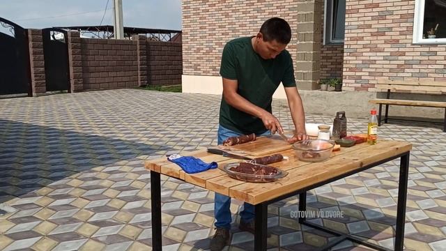 КАК ПРИГОТОВИТЬ СОЧНЫЙ ШАШЛЫК-РУЛЕТ ИЗ ГОВЯДИНЫ С КУРДЮКОМ. ШАШЛЫК-БОМБА!