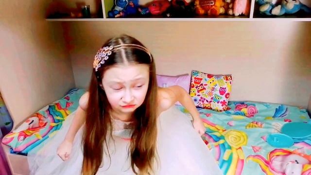 Полина купила волшебные зеркала меняющие внешность. Увидела в зеркале страшные и смешные лица