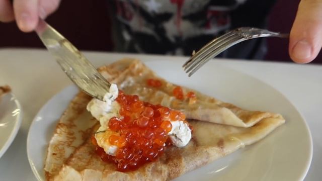 Сьел все блины в "Чайной Ложке" | 3 кг блинов | 16 блинов с начинкой смотреть онлайн